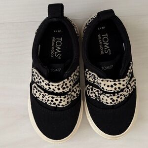 NWT TOMS Fenix Black and Tan Mini Cheetah Sneaker, Toddler SZ 7